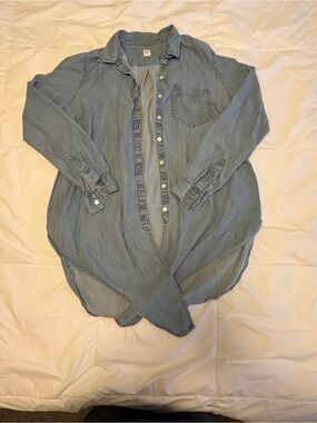 Gap Maternity Light Blue Denim Button-Up Shirt